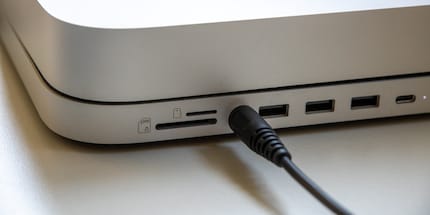 The USB hub under the Mac Mini boasts a headphone output and therefore a built-in DAC.