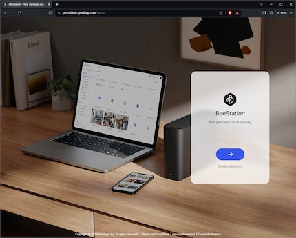 Per configurare BeeStation, serve un account Synology e un numero di serie o un codice QR, che si trova su un adesivo nella guida rapida.