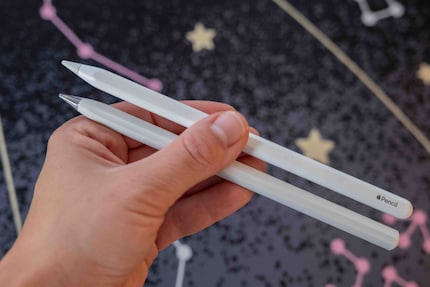 The Apple Pencil (above) and Huawei’s MatePad Pro Pencil are quite similar, both inside and out.