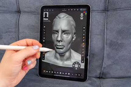 Mi piace molto usare ZBrush con la Apple Pencil.